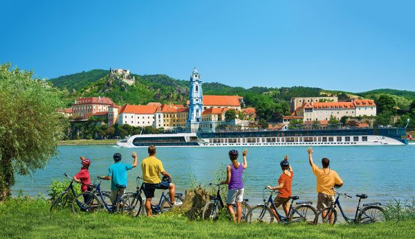 BICYCLE_AT_Durnstein_Cyclists_AmaPrima_2023